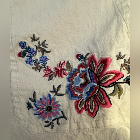 Sundance embroidered Floral Shorts size 10 - Picture 4 of 4